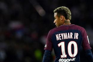 他是一名足球运动员,探寻足球运动员的荣耀之路